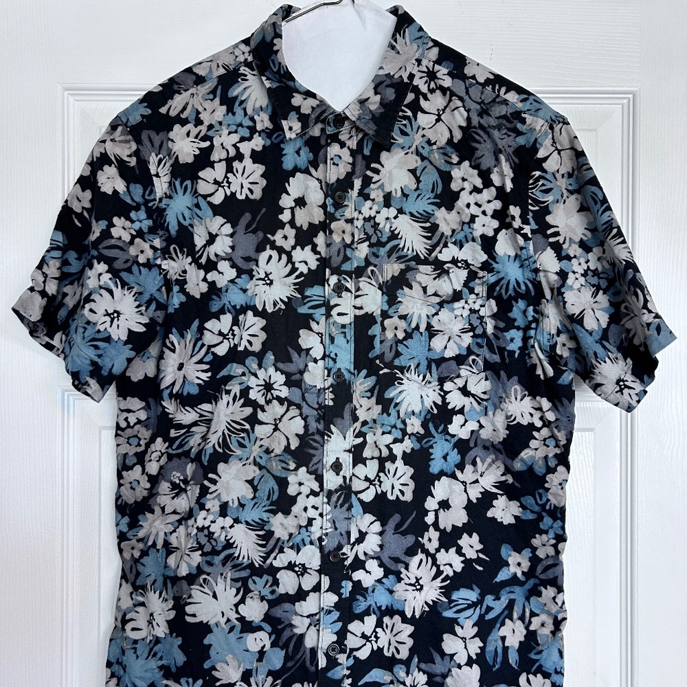 American Eagle Seriously Soft Short-Sleeve Button Down Shirt, Size Medium